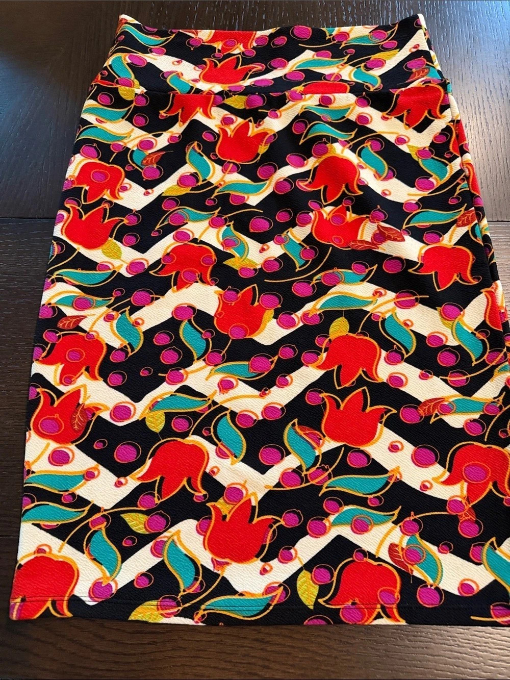 LuLaRoe Cassie Pencil Skirt Black & Red Size Small